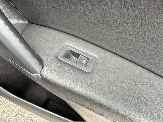 Used 2020 Volkswagen Tiguan SE image 18