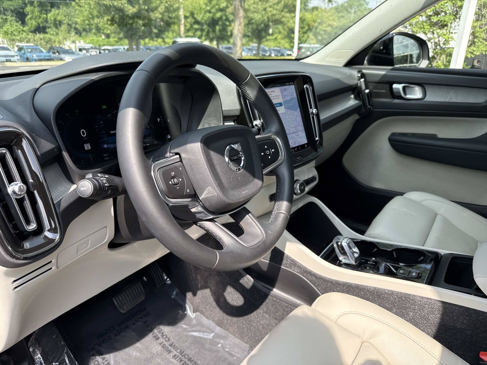 Used 2023 Volvo XC40 B5 Ultimate w/ Protection Package Premier AWD/4WD image 28