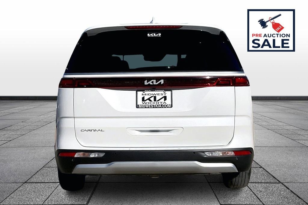 Used 2024 Kia Carnival LX image 4