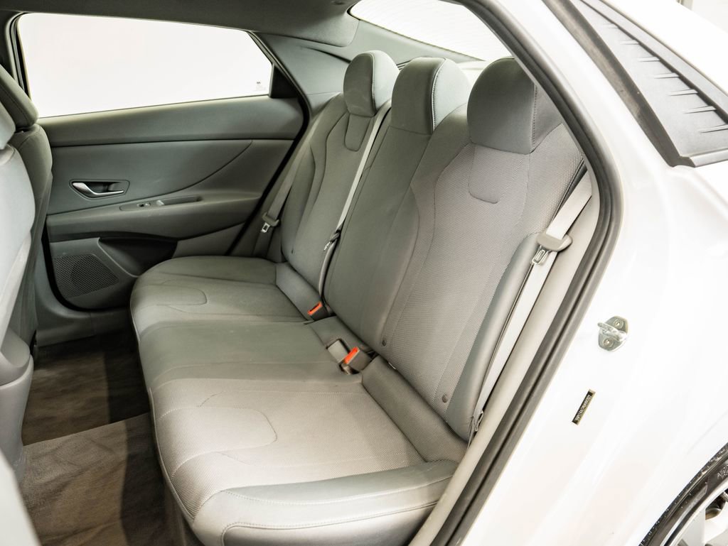 Used 2021 Hyundai Elantra SE FWD image 41