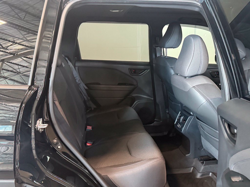 Used 2025 Subaru Forester Premium AWD/4WD image 7