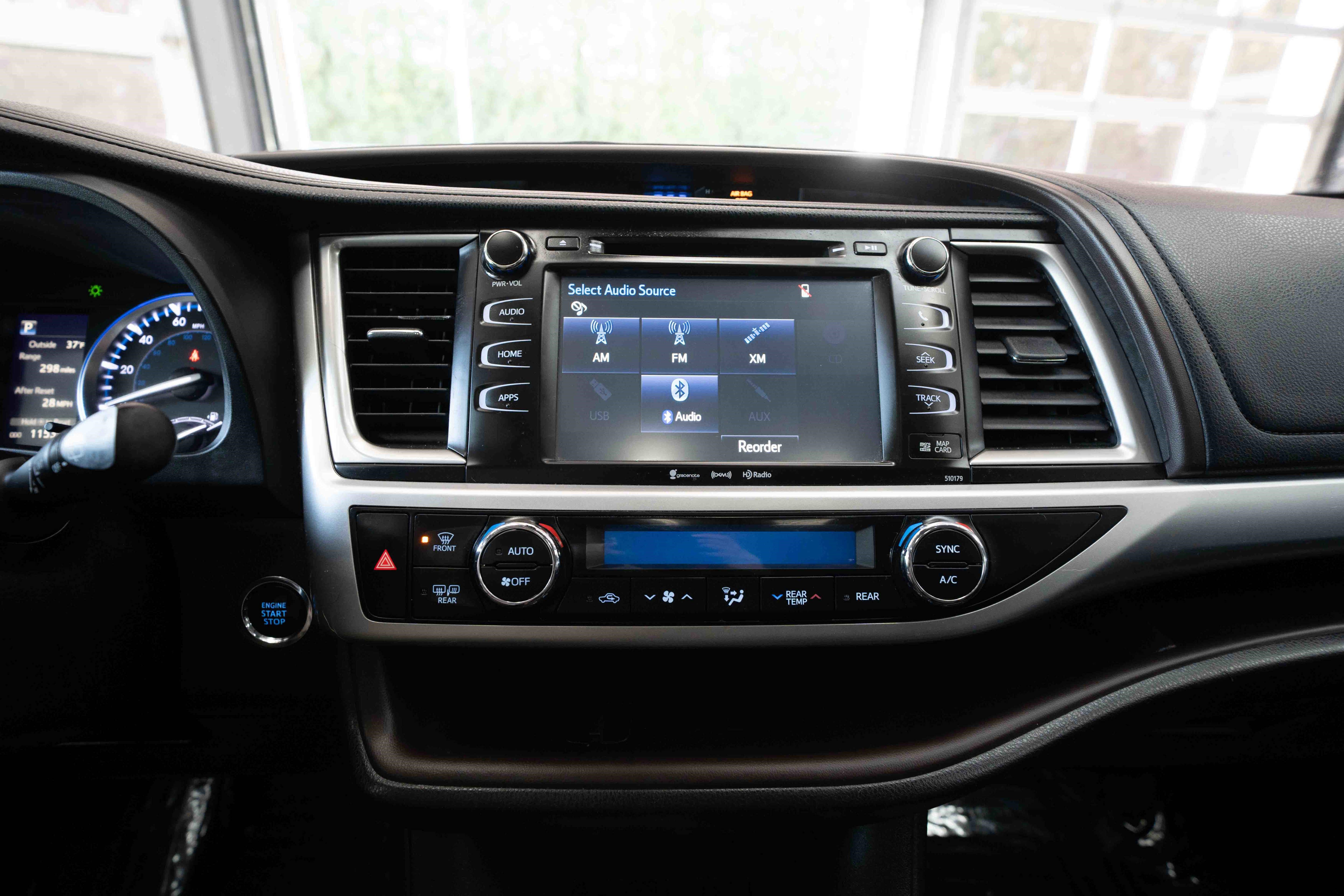 Used 2017 Toyota Highlander XLE image 17