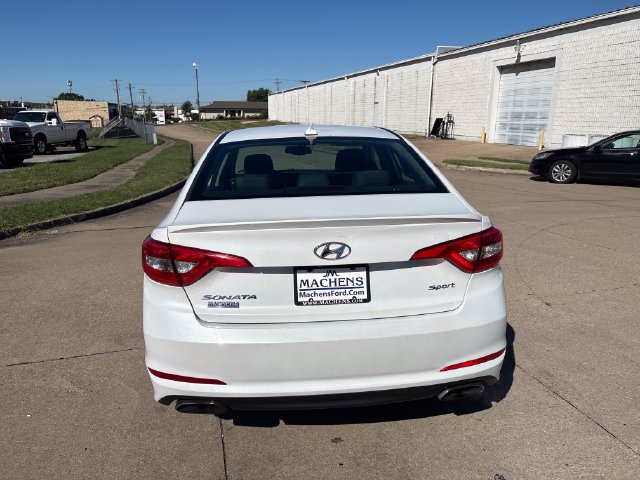 Used 2016 Hyundai Sonata Sport w/ Option Group 02 FWD image 4