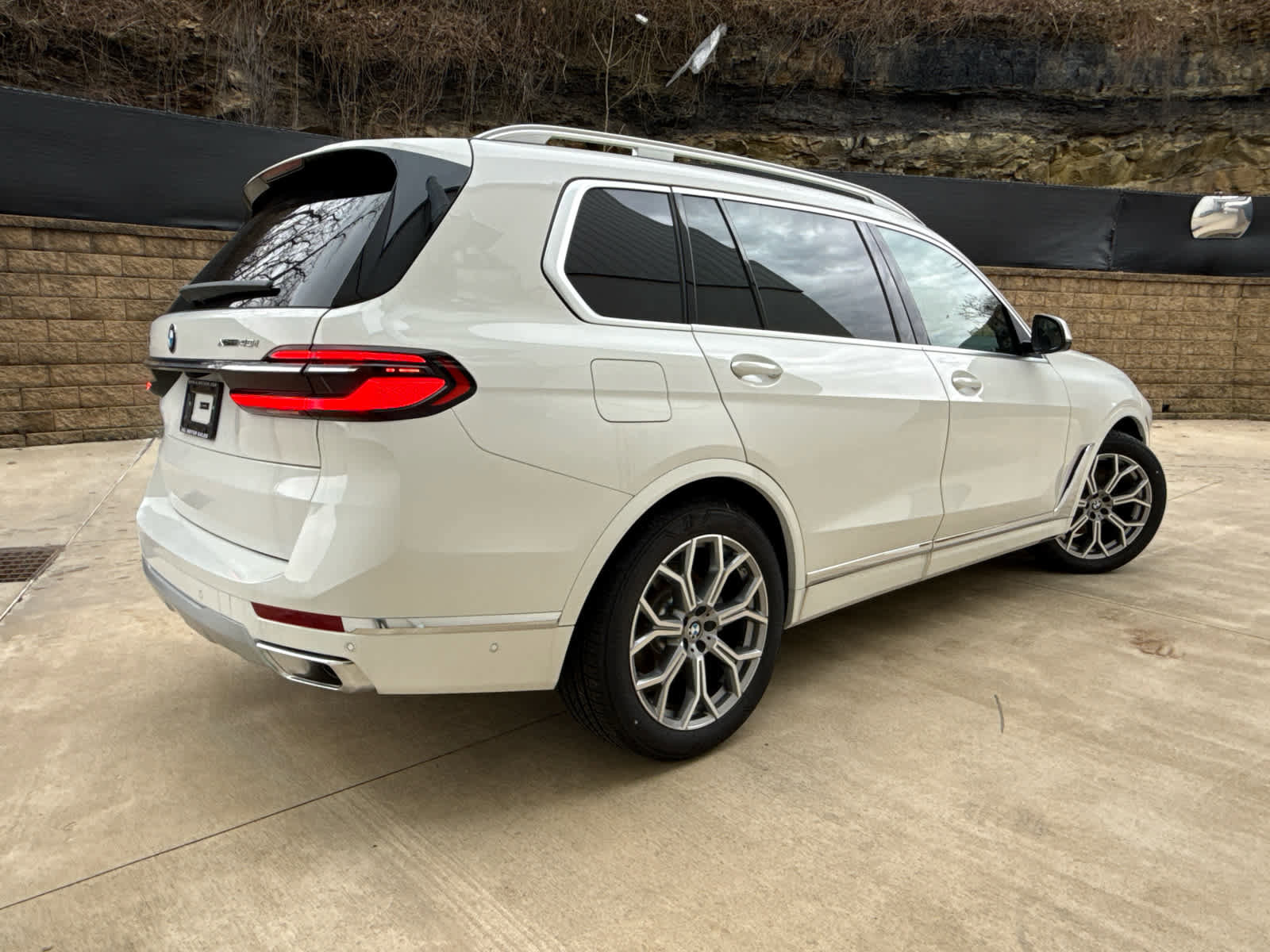 New 2026 BMW X7 xDrive40i w/ Premium Package AWD/4WD image 3