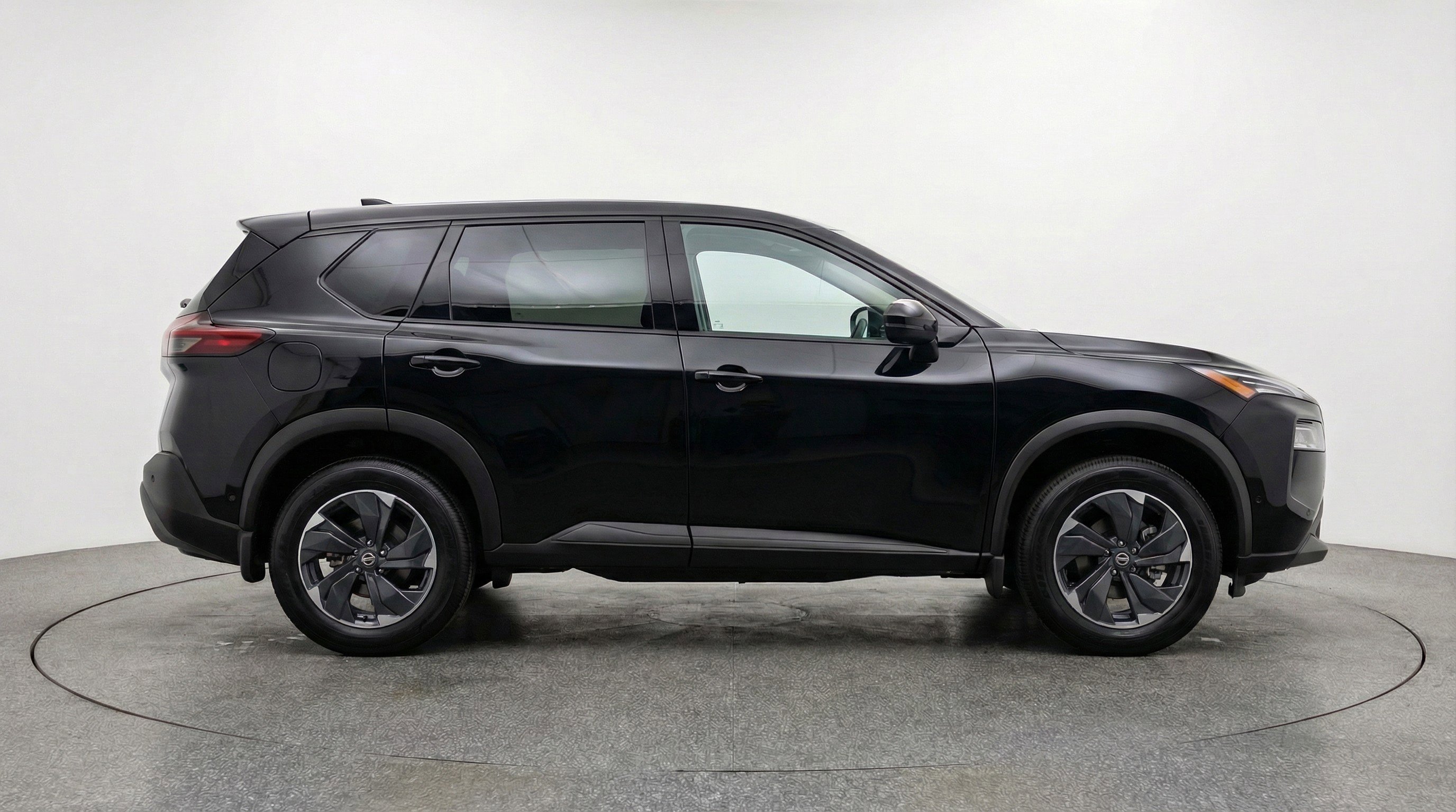 Used 2025 Nissan Rogue SV FWD image 11
