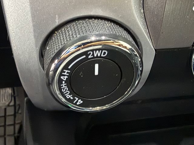 Used 2016 Toyota Tundra SR5 w/ SR5 Upgrade Package AWD/4WD image 13
