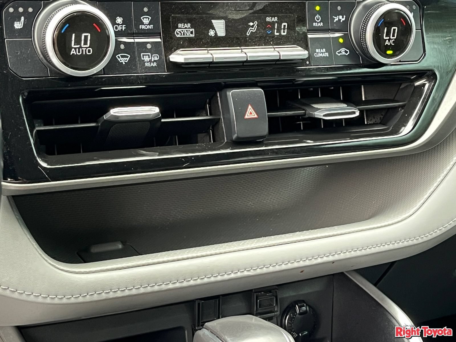 Certified 2021 Toyota Highlander XLE FWD image 30