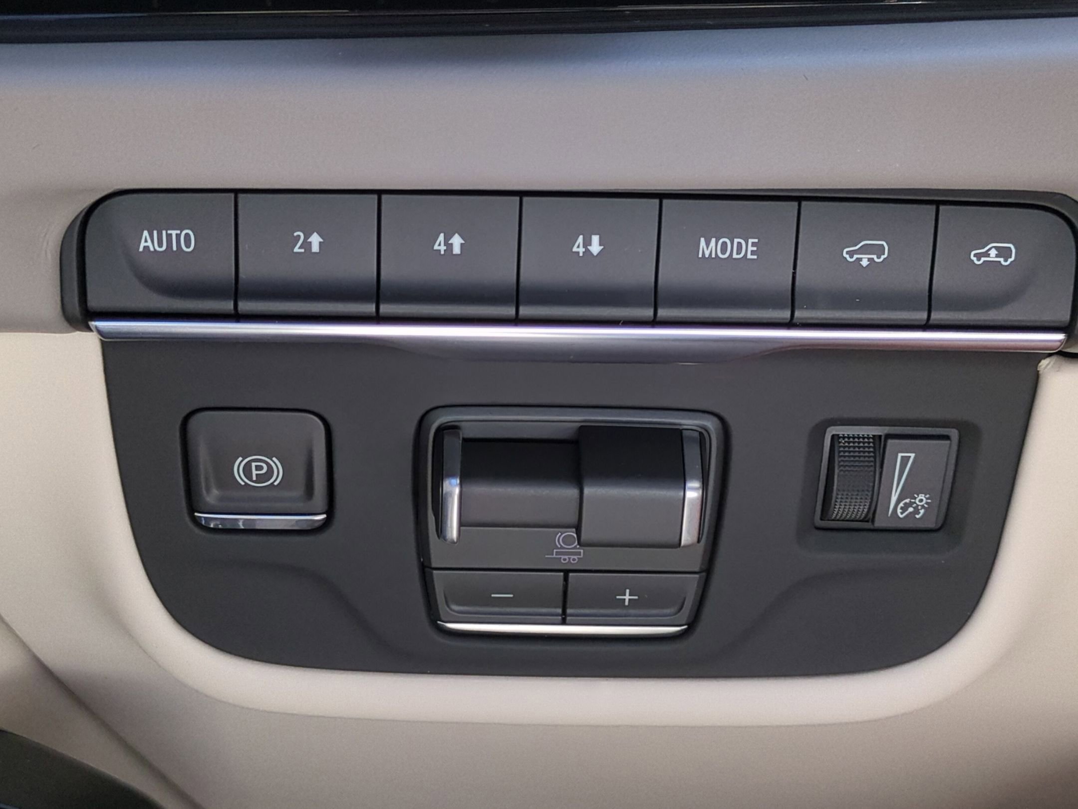 New 2026 Cadillac Escalade Platinum Sport w/ LPO, ONYX Package AWD/4WD image 15