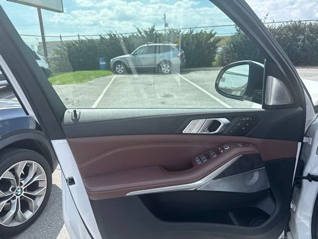 Used 2022 BMW X7 M50i AWD/4WD image 23