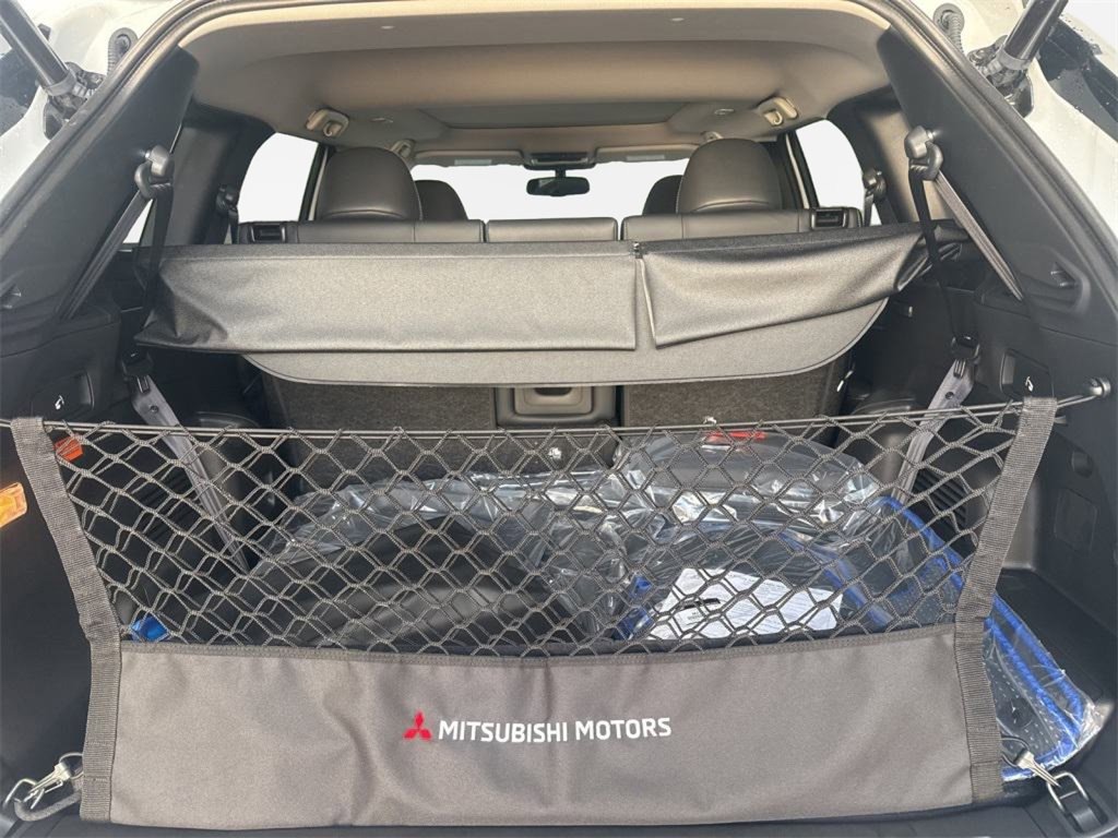 New 2025 Mitsubishi Outlander SE image 37
