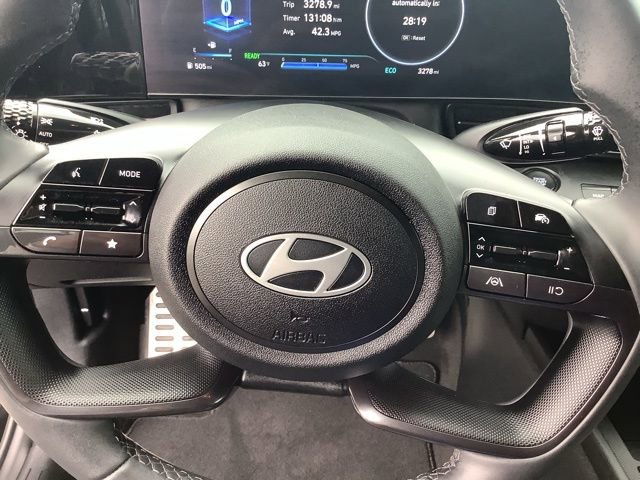 Used 2025 Hyundai Elantra SEL image 31