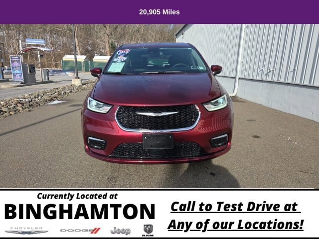 Used 2023 Chrysler Pacifica Touring-L image 2