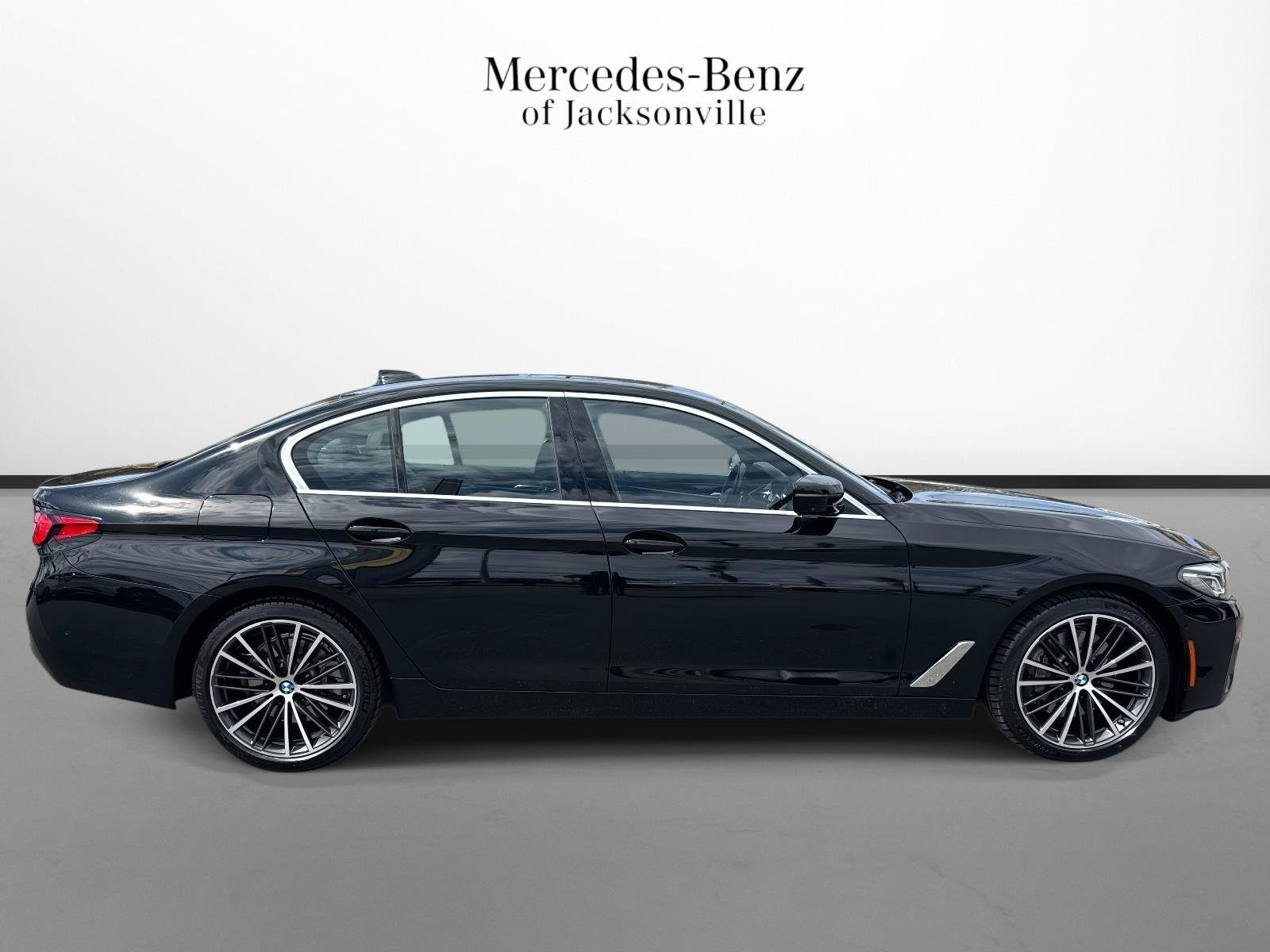 Used 2021 BMW 530i w/ Premium Package RWD image 2