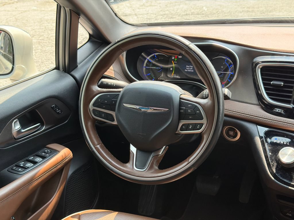 Used 2020 Chrysler Pacifica Limited w/ Advanced Safetytec Group FWD image 27