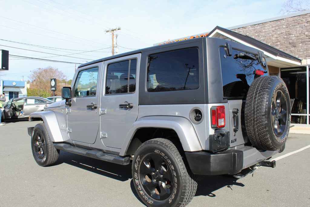 Used 2016 Jeep Wrangler Unlimited Sahara w/ Dual Top Group image 8