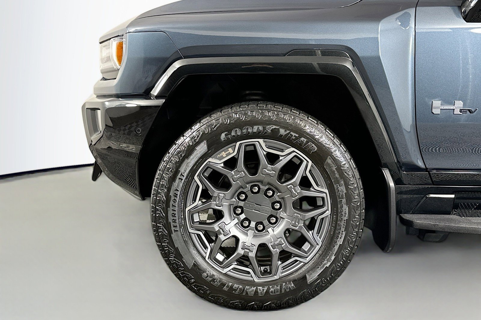 Used 2025 GMC Hummer EV 3X w/ LPO, Cargo Utility Package image 11