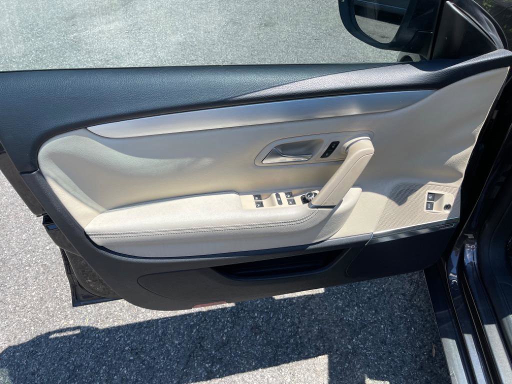 Used 2009 Volkswagen CC Luxury image 11