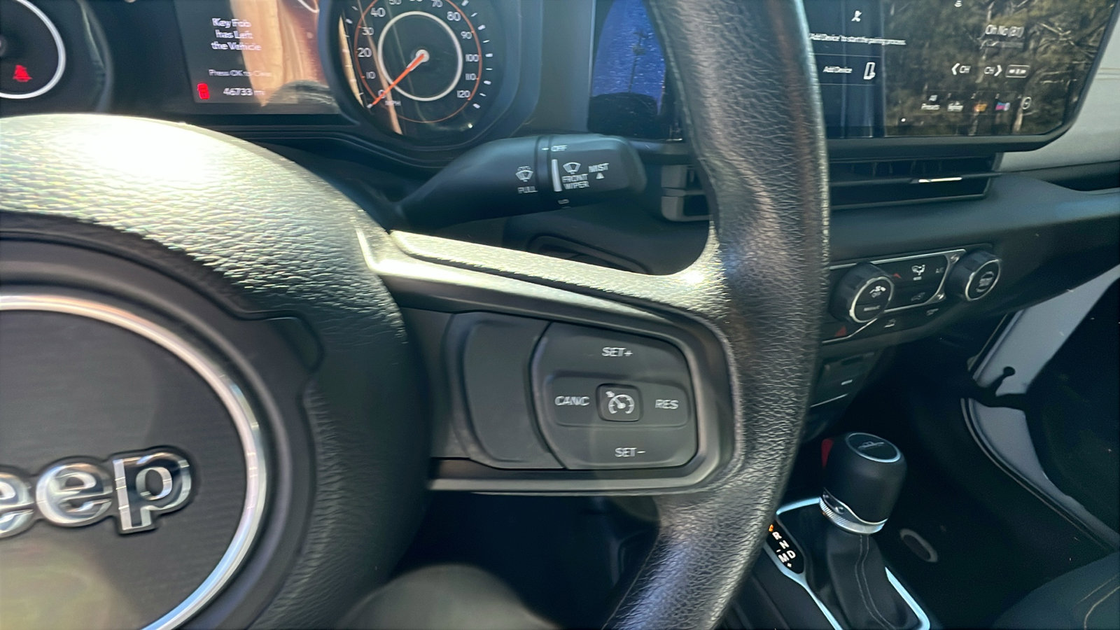 Used 2024 Jeep Gladiator Sport image 27