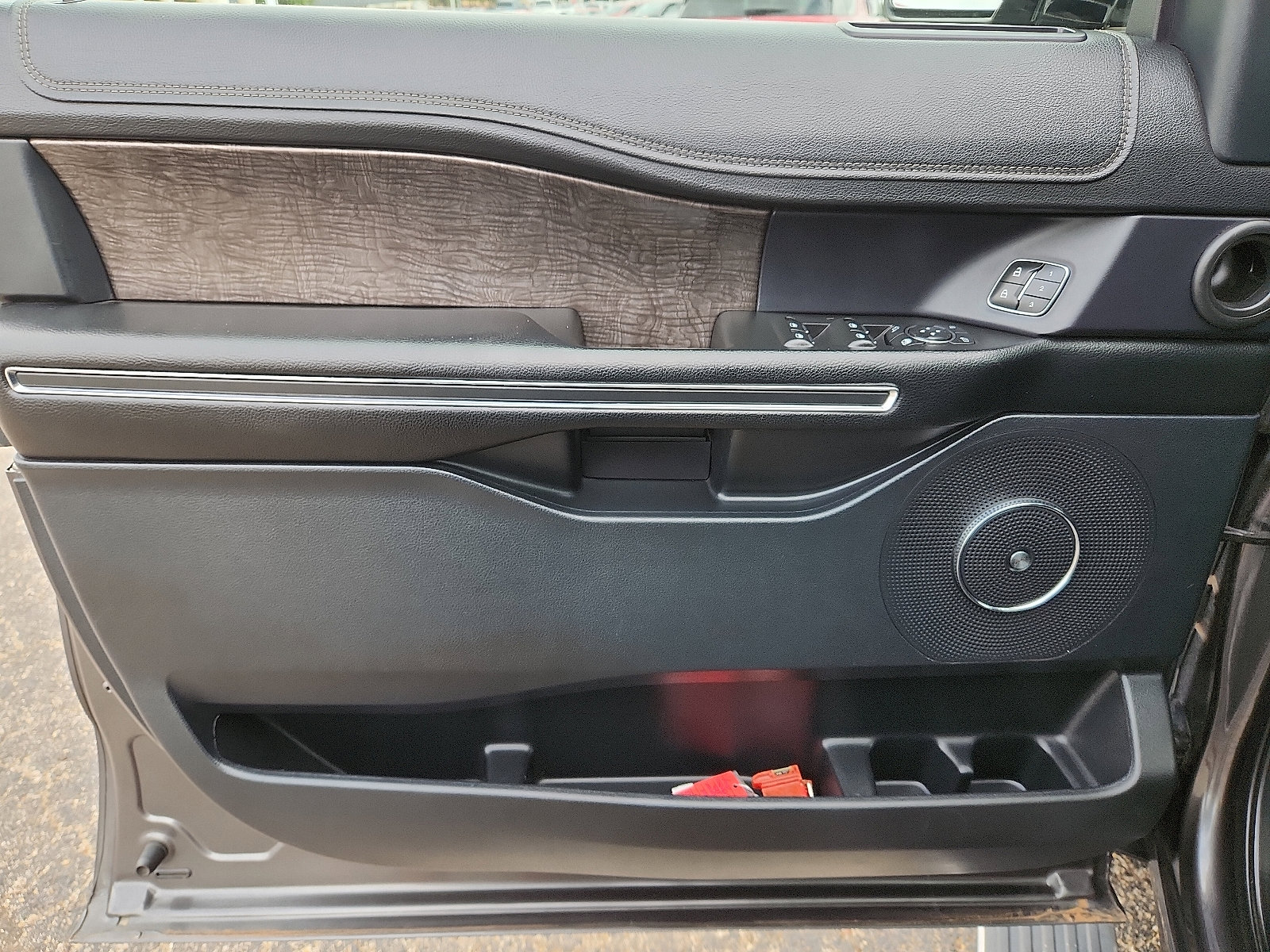 Used 2021 Ford Expedition Limited image 9