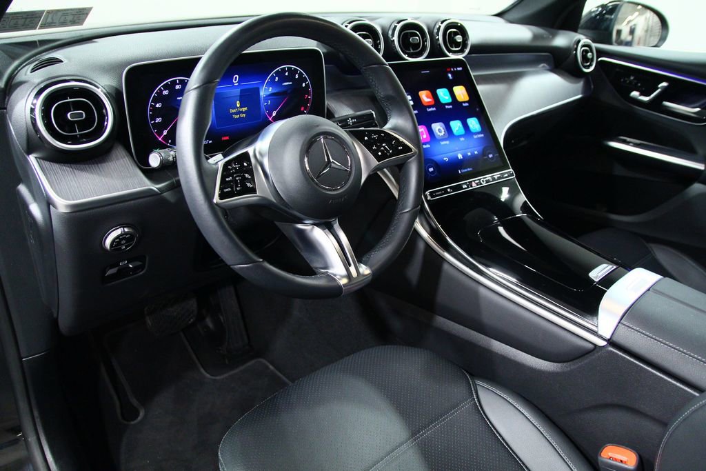Certified 2025 Mercedes-Benz GLC 300 image 5