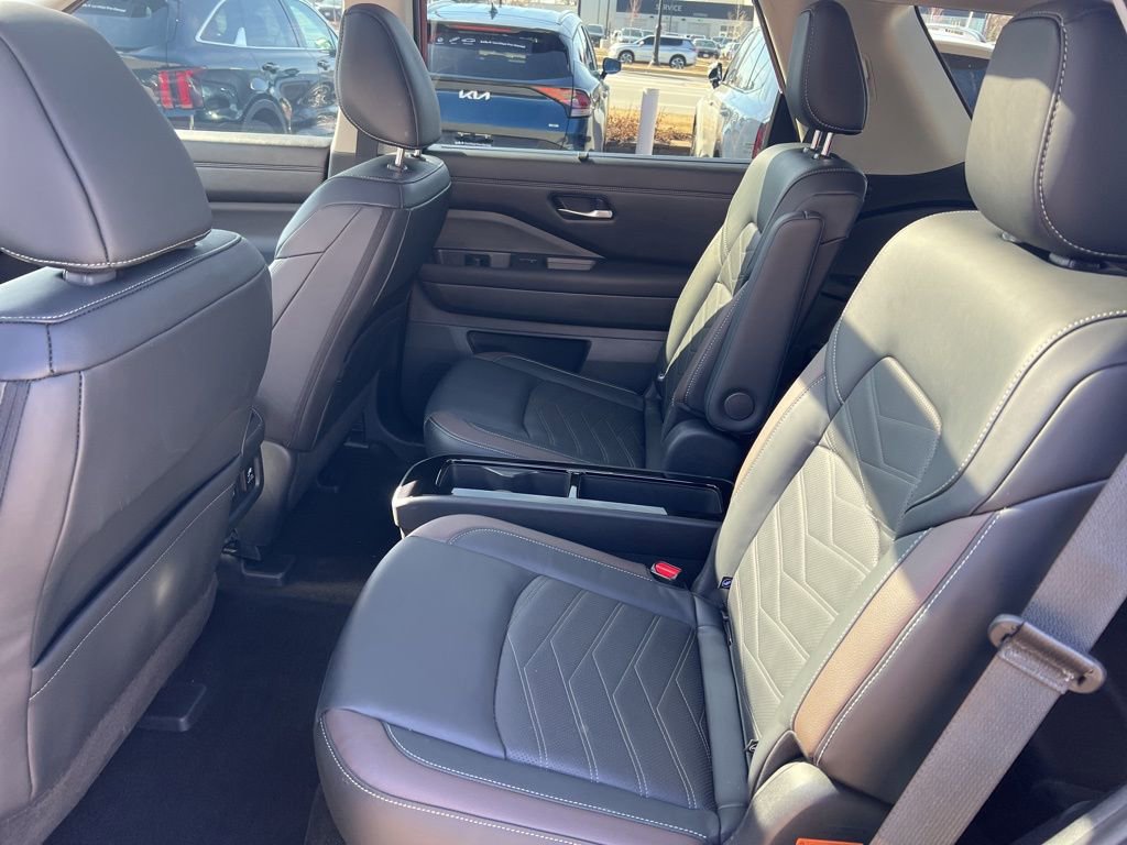 Certified 2024 Nissan Pathfinder Platinum AWD/4WD image 8