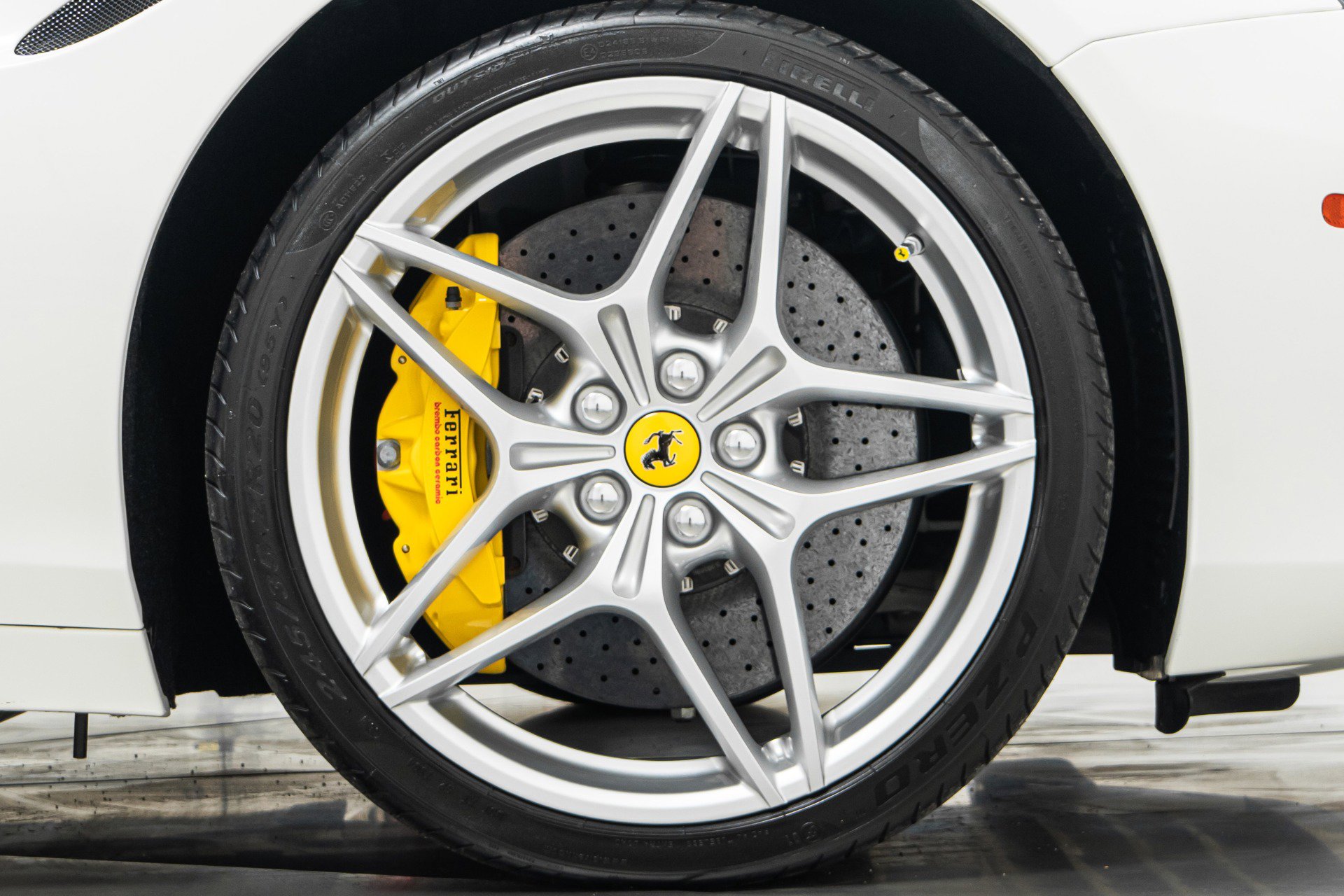 Used 2015 Ferrari California T image 38