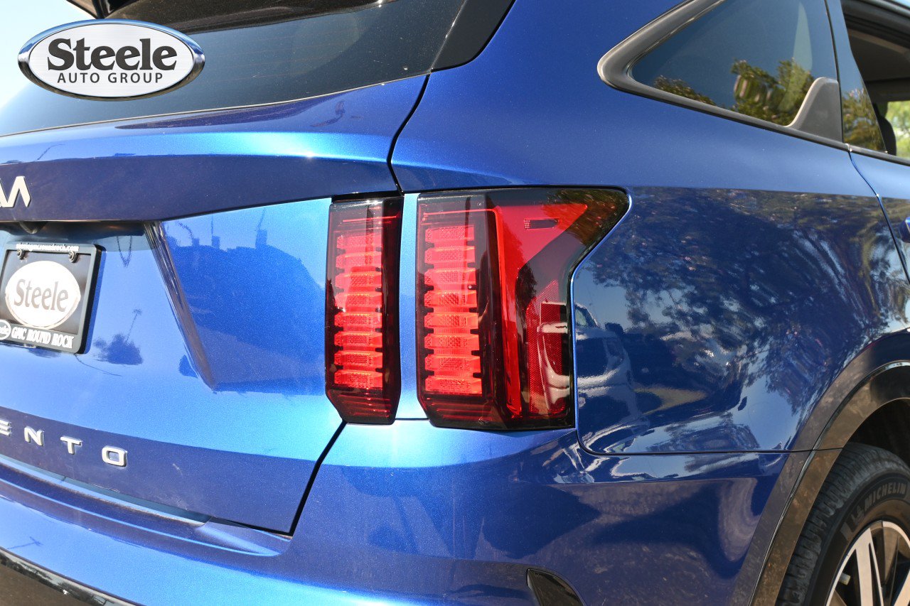 Used 2022 Kia Sorento S FWD image 22