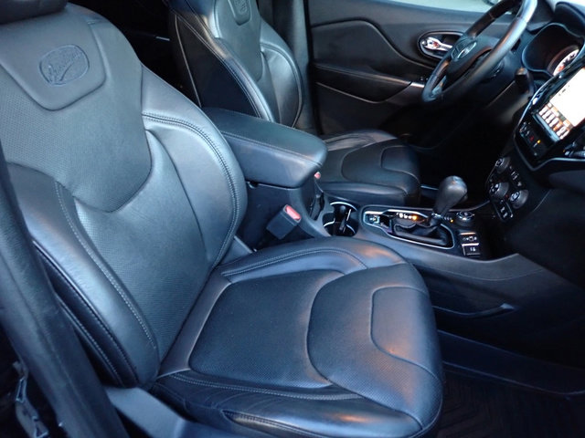 Used 2019 Jeep Cherokee Overland w/ Technology Group image 14