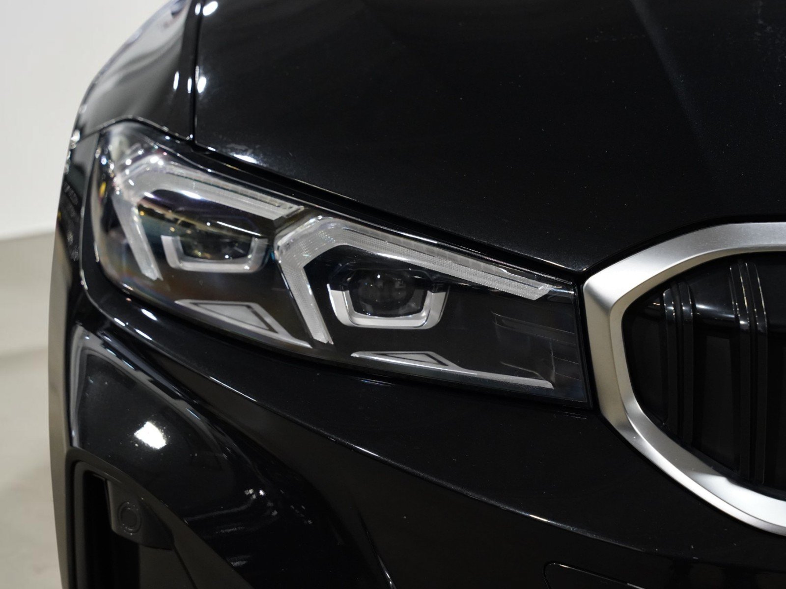 Used 2023 BMW 330i xDrive Sedan w/ Premium Package AWD/4WD image 19