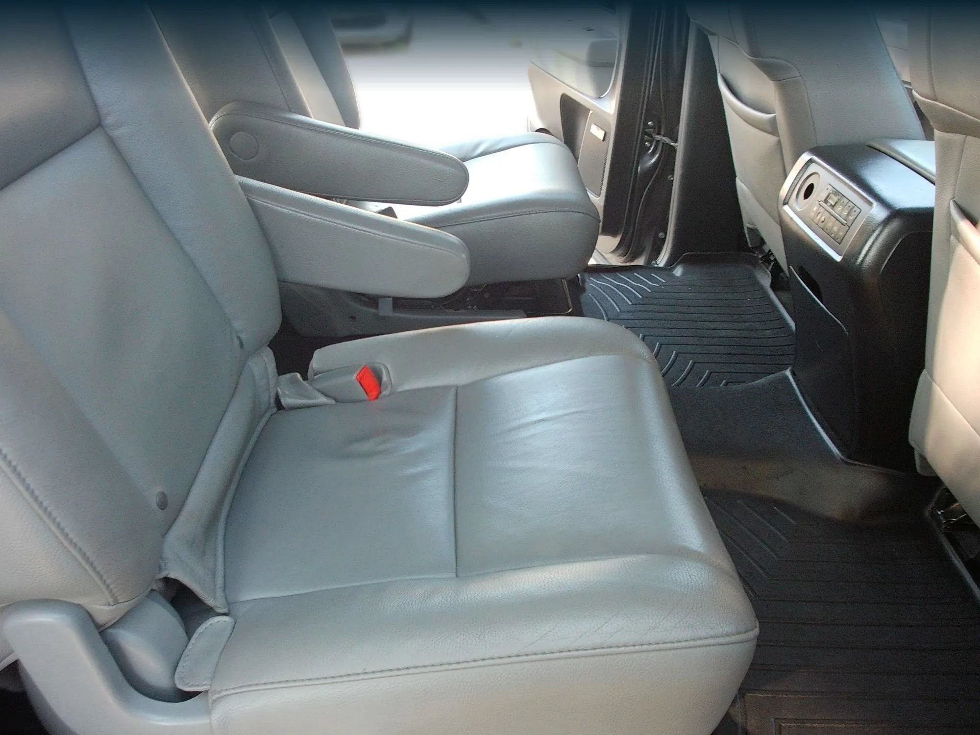 Used 2014 Toyota Sequoia Limited RWD image 40