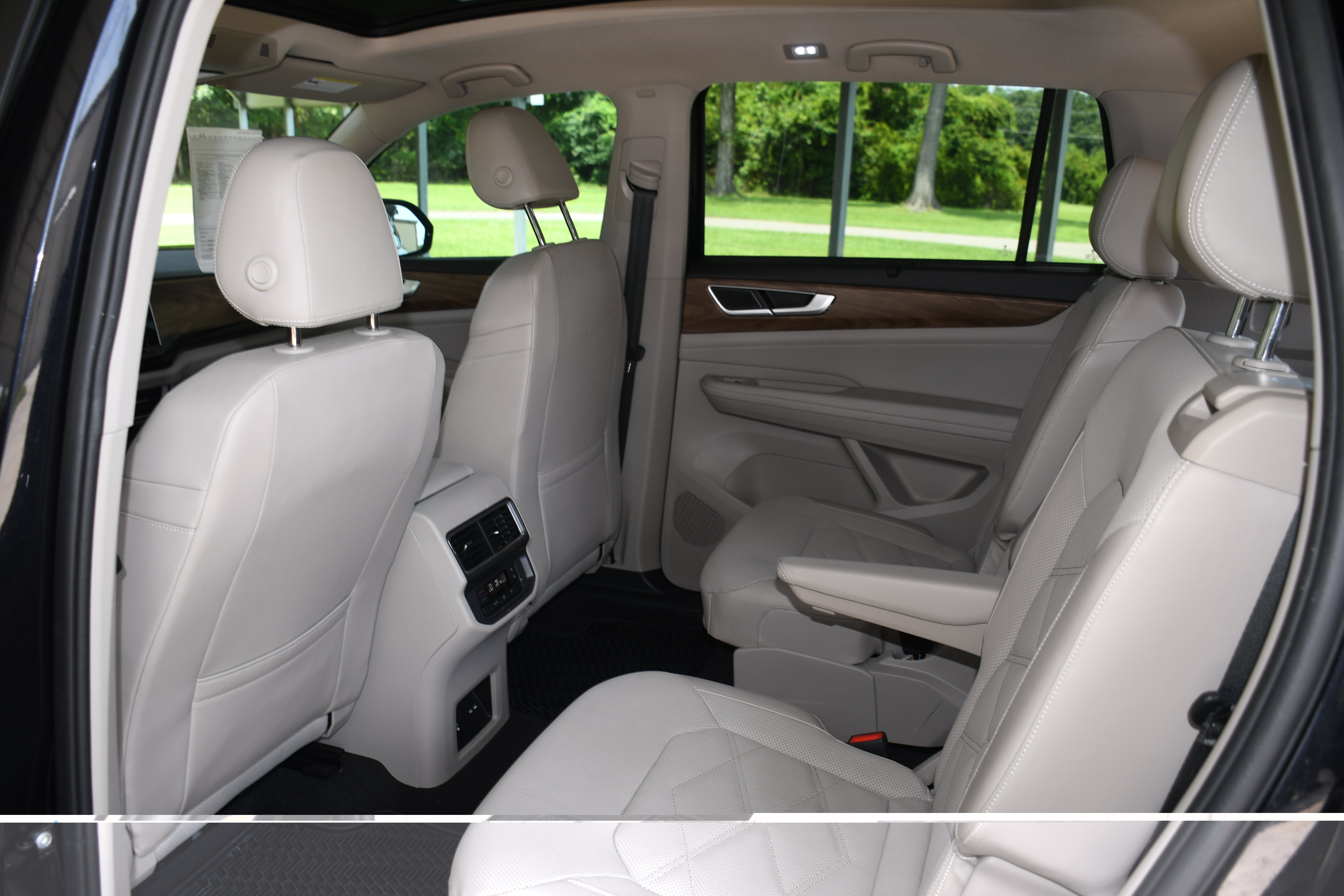 Used 2024 Volkswagen Atlas SE FWD image 16