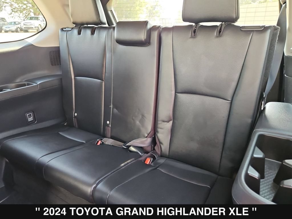 Used 2024 Toyota Grand Highlander AWD image 37