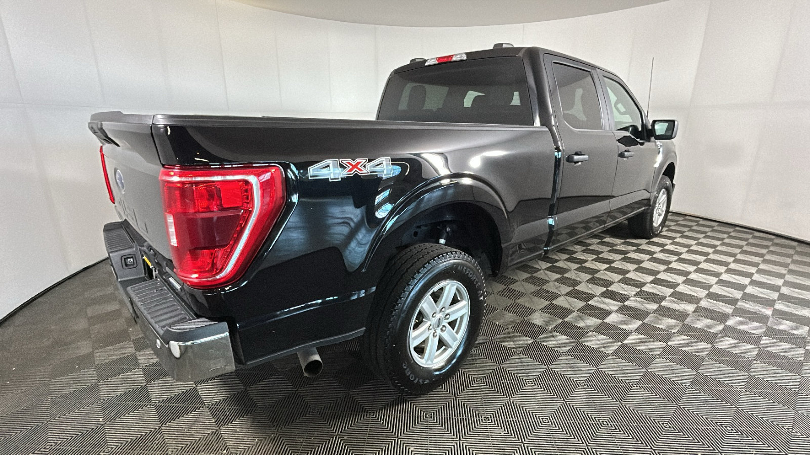 Used 2023 Ford F150 XLT AWD/4WD image 3