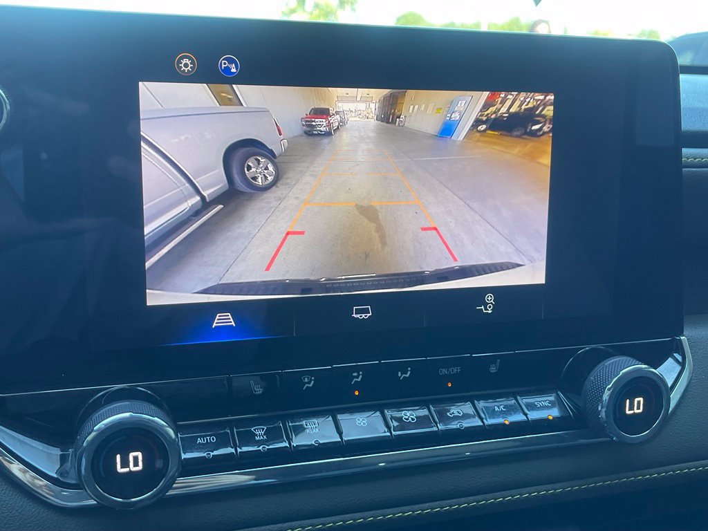 Used 2024 Chevrolet Colorado ZR2 w/ Safety Package AWD/4WD image 21