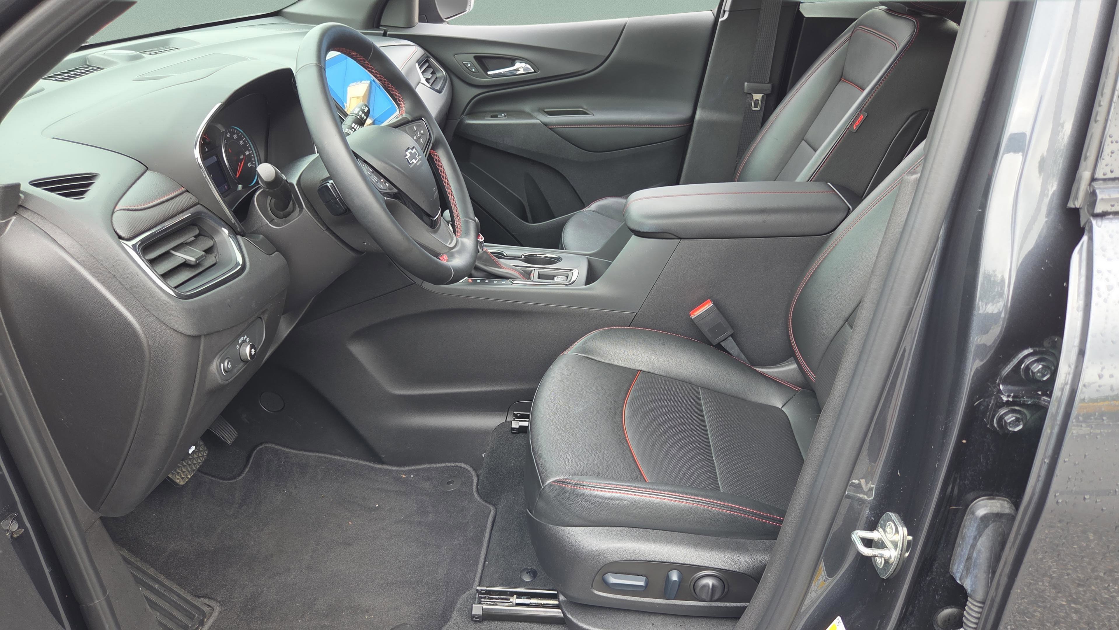 Used 2023 Chevrolet Equinox RS w/ RS Leather Package image 9