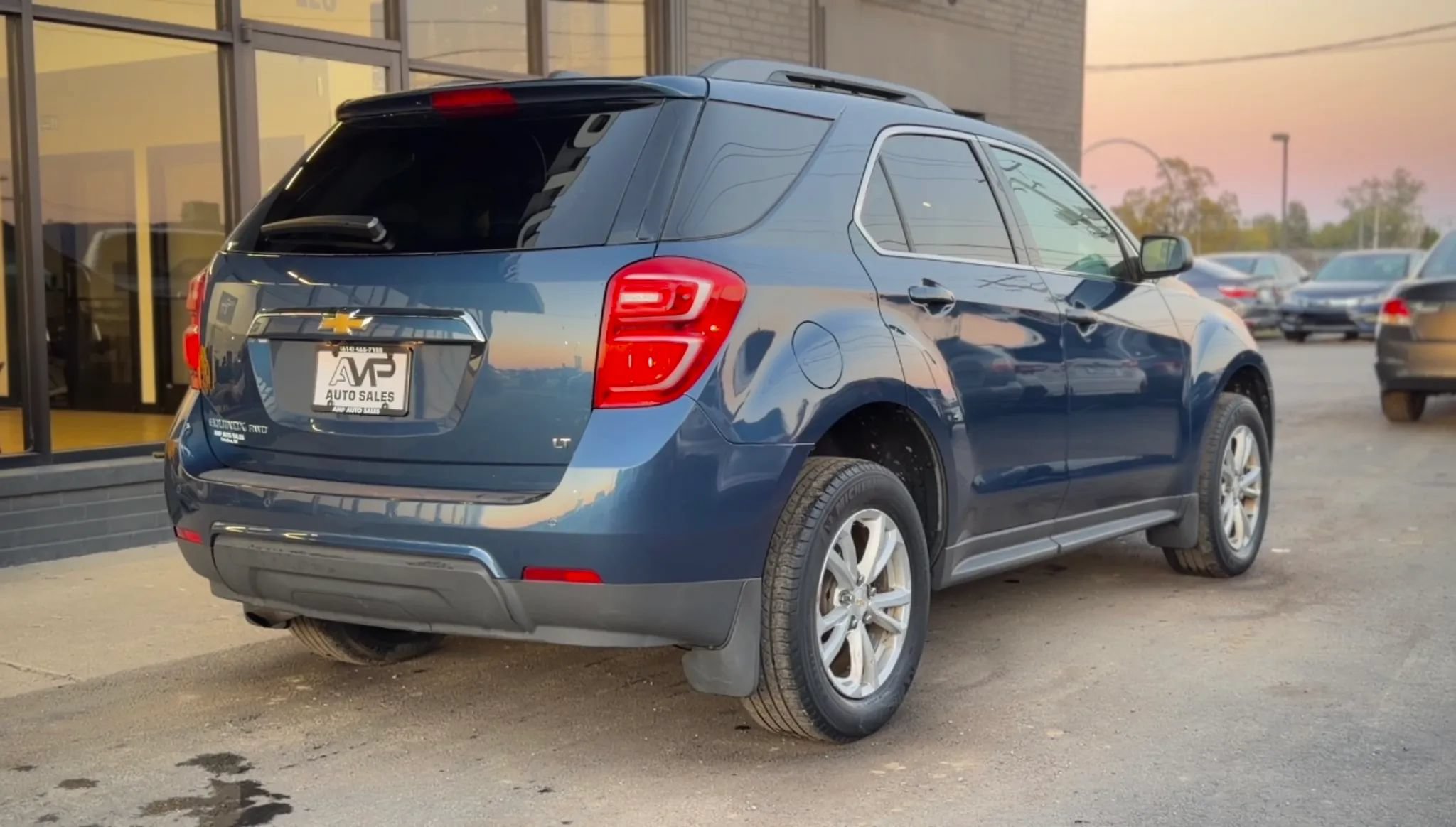 Used 2017 Chevrolet Equinox LT w/ Convenience Package AWD/4WD image 2