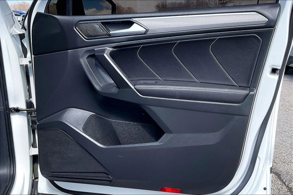 Used 2024 Volkswagen Tiguan SE R-Line image 29