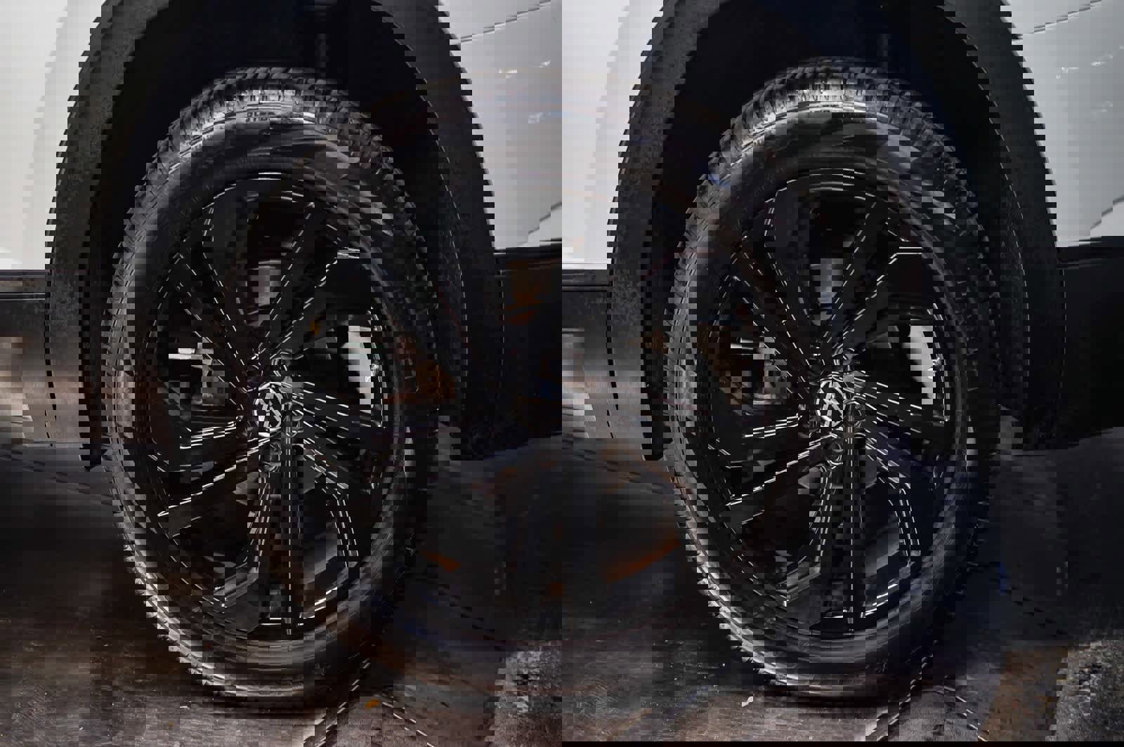 Used 2023 Volkswagen Atlas SE w/ Black Wheel Package image 9