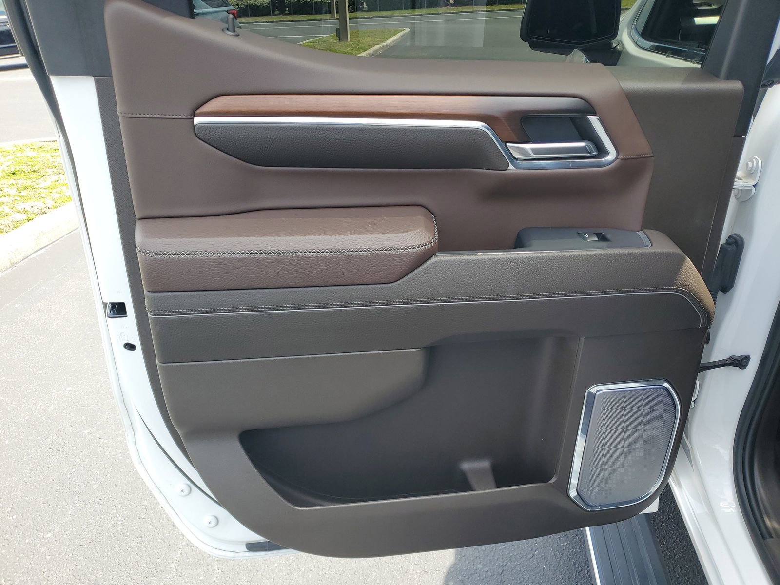 Used 2024 GMC Sierra 1500 Denali w/ Denali Reserve Package AWD/4WD image 9