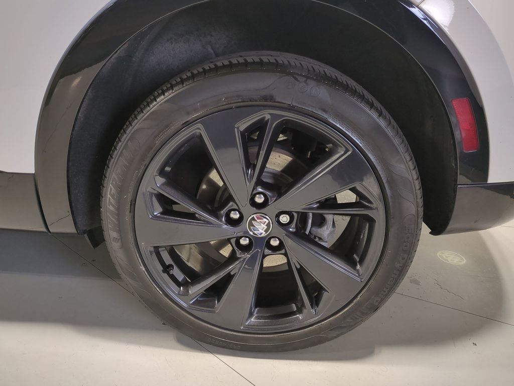 Used 2022 Buick Envision Essence w/ Sport Touring Package image 17