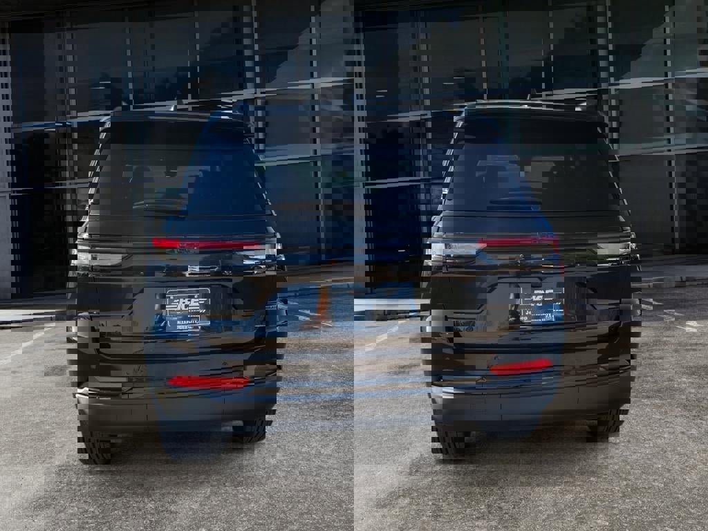 New 2025 Jeep Grand Cherokee Altitude image 5