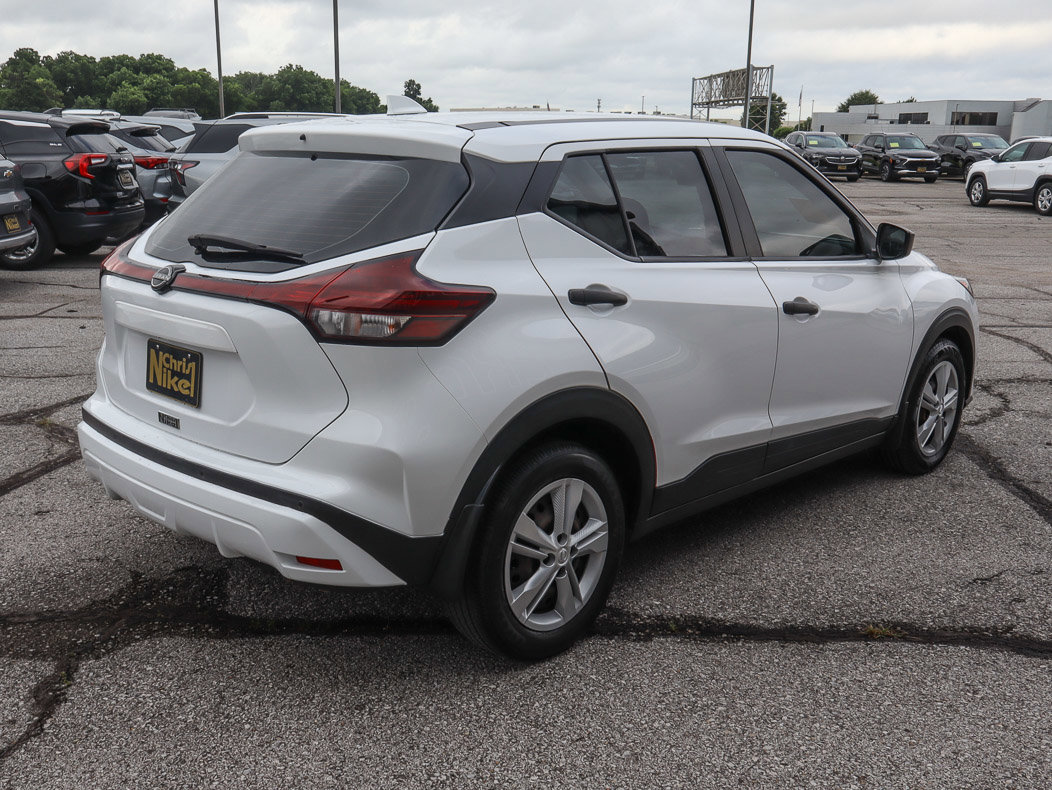 Used 2022 Nissan Kicks S FWD image 4