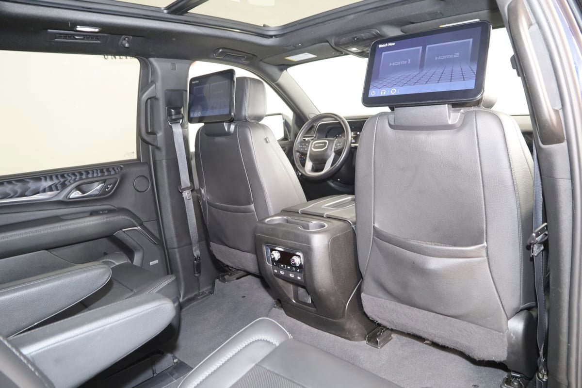 Used 2023 GMC Yukon XL Denali w/ Advanced Technology Package AWD/4WD image 14
