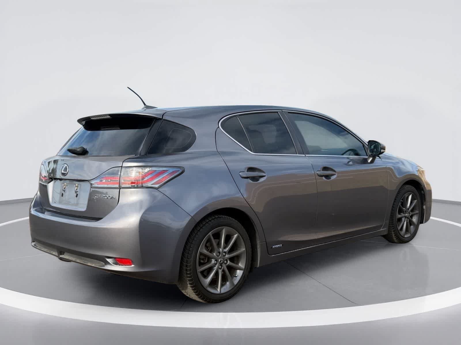 Used 2013 Lexus CT 200h w/ Premium Pkg w/Navigation FWD image 4