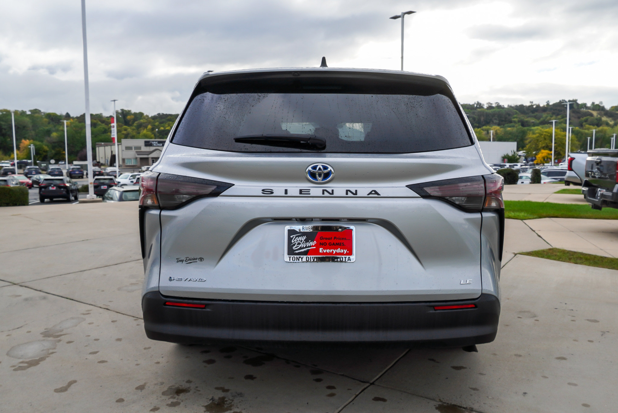 Certified 2025 Toyota Sienna LE AWD/4WD image 7