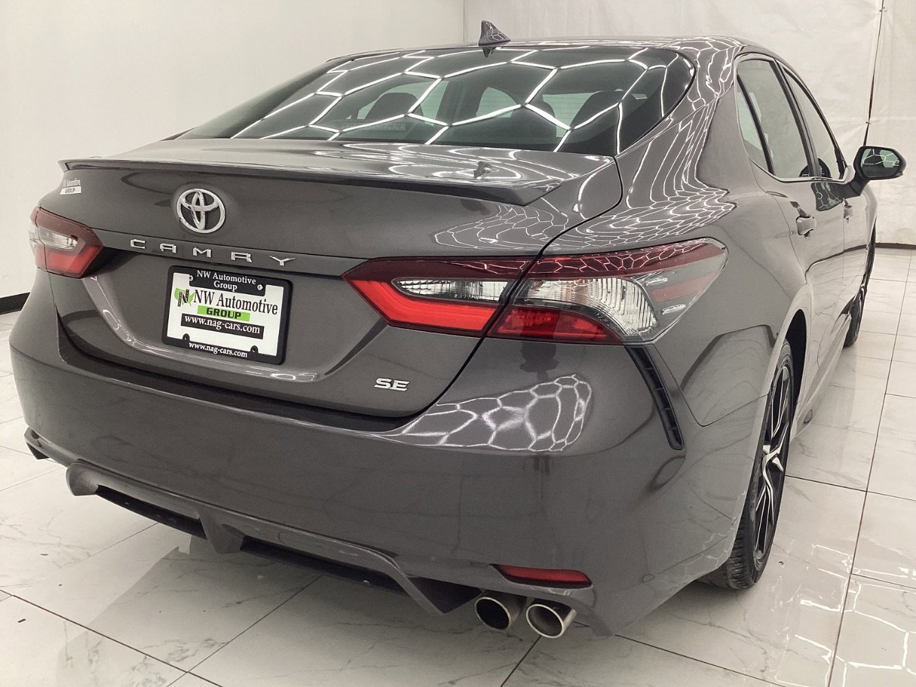 Used 2022 Toyota Camry SE image 9