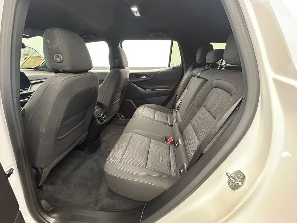 Used 2025 Chevrolet Equinox LT FWD image 24