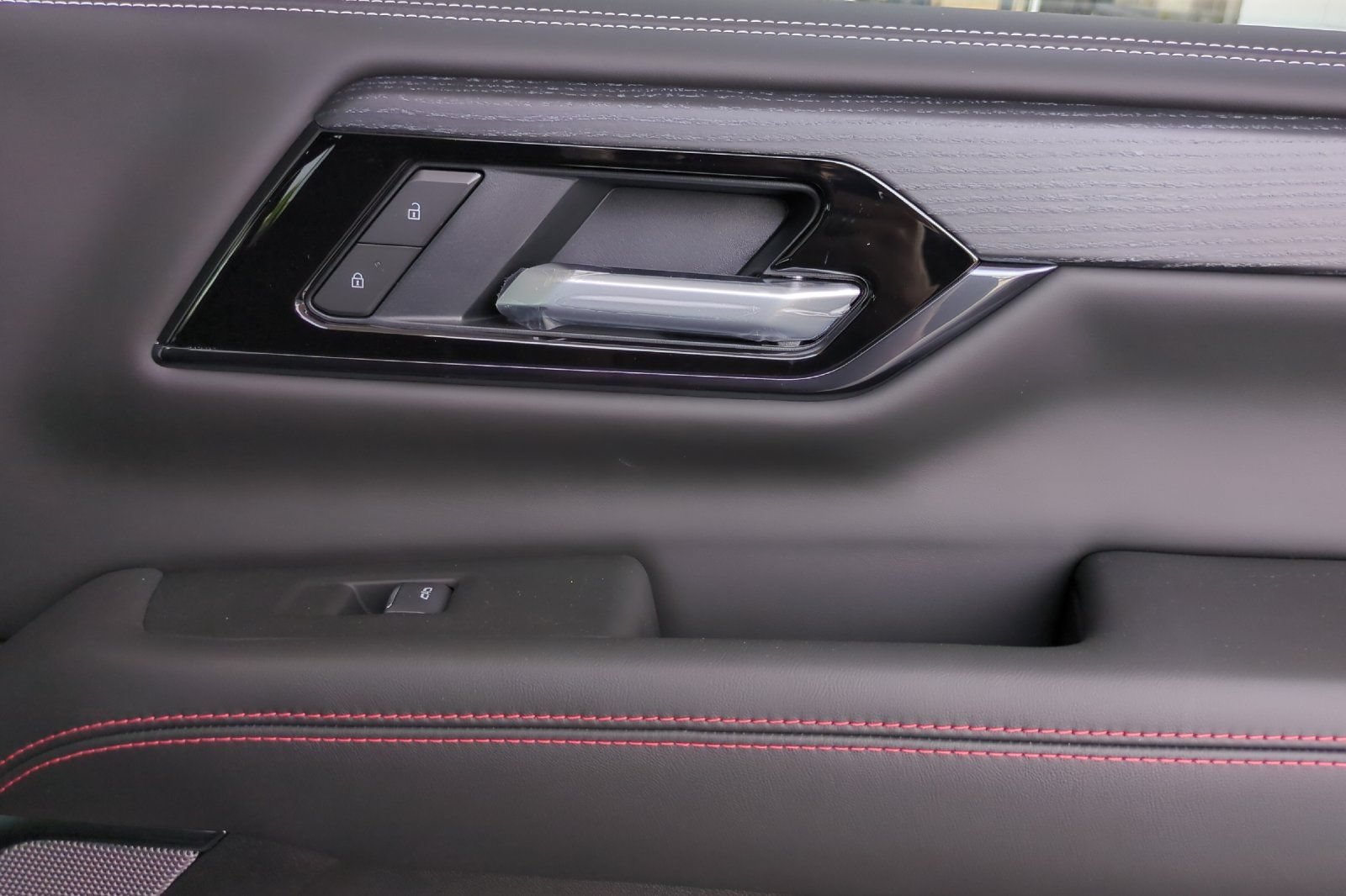 New 2026 GMC Yukon XL AT4 Ultimate w/ LPO, Floor Liner Package AWD/4WD image 21