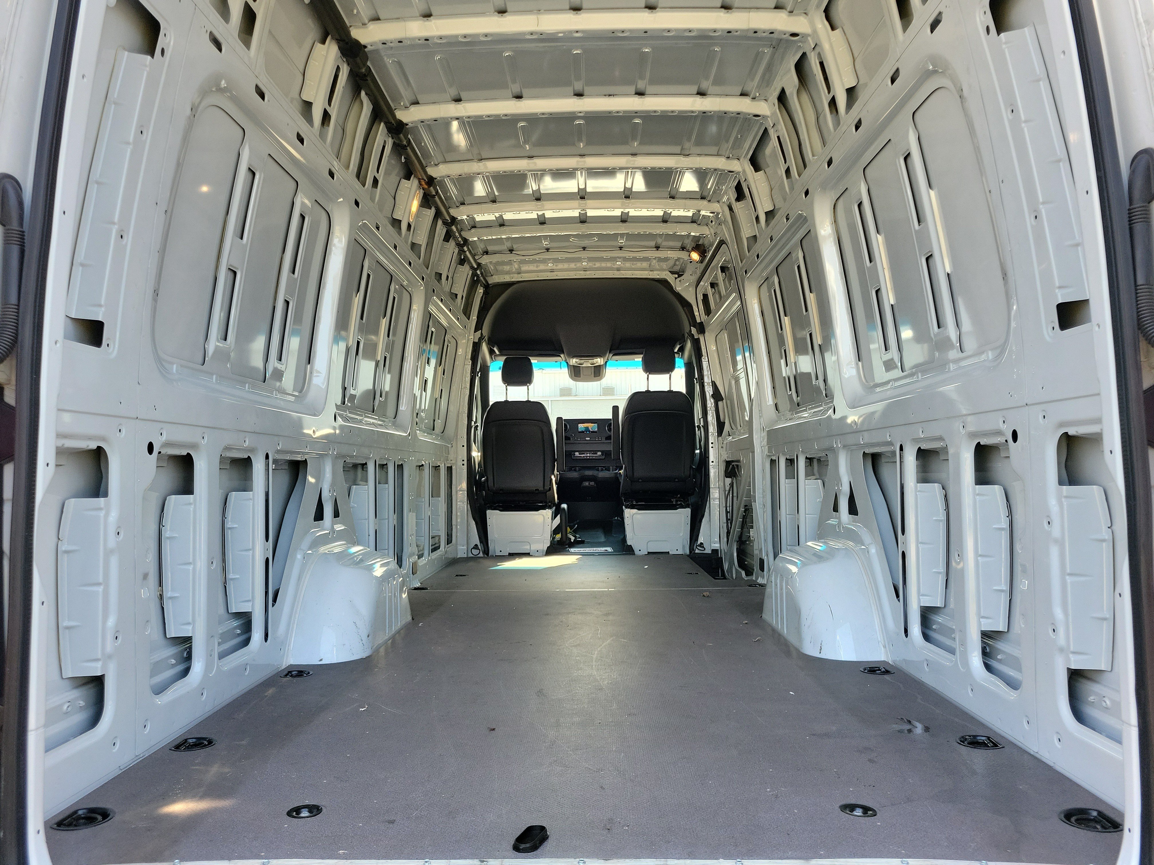 Used 2024 Mercedes-Benz Sprinter 2500 image 8