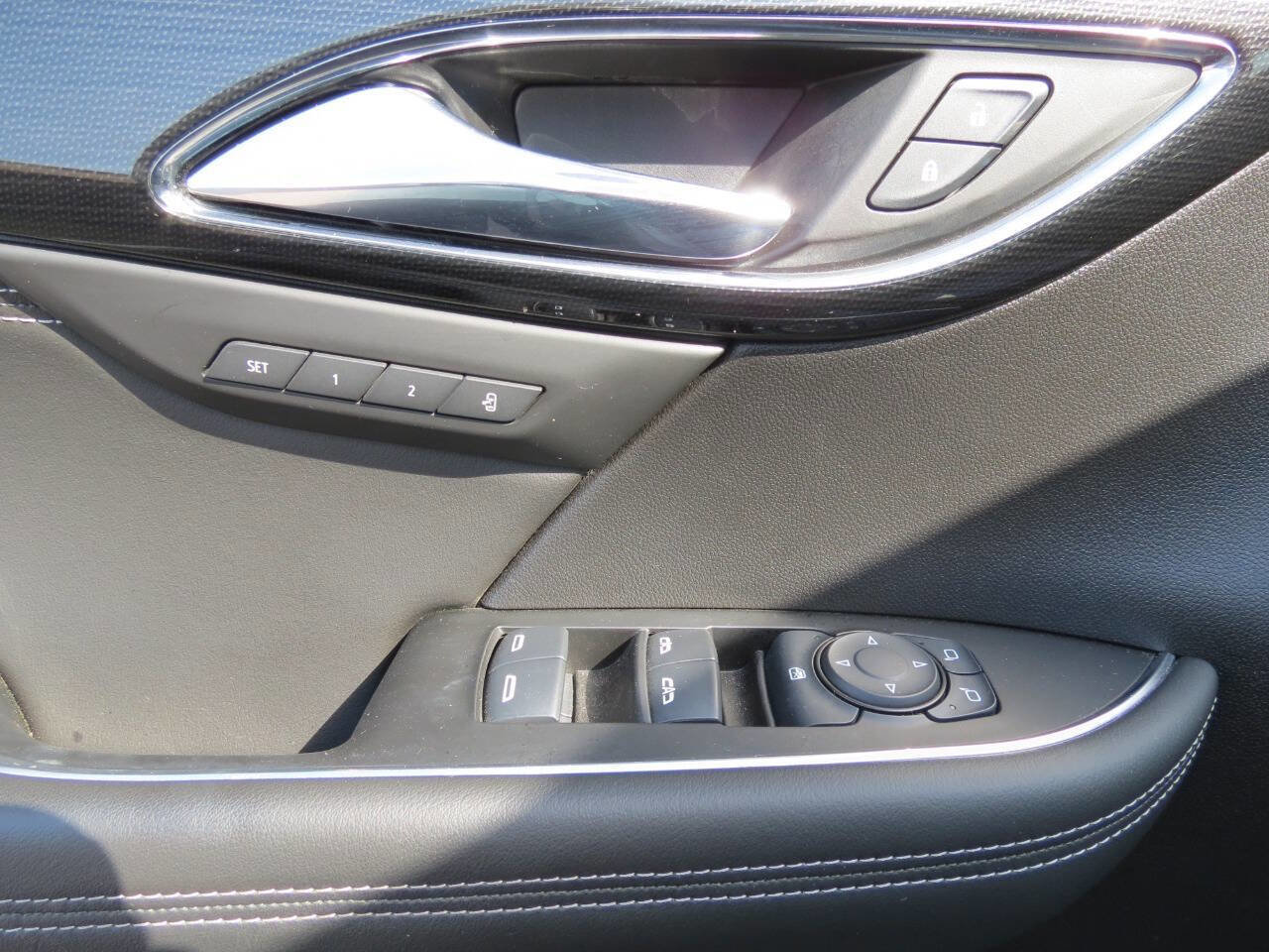 Used 2023 Buick Envision Essence w/ Sport Touring Package image 10